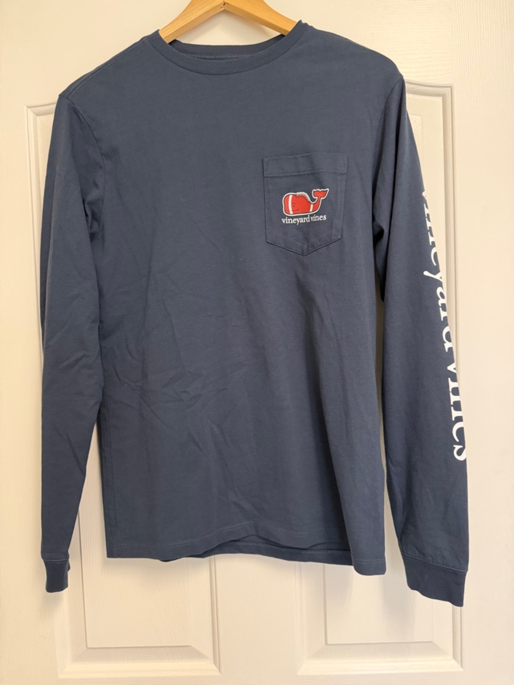 Vineyard Vines boys XS Long-Sleeve Pocket T-Shirt - Slate Blue football logo
